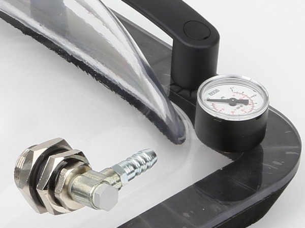 Вакуумный колпак (круглый) имеет встроенный манометр